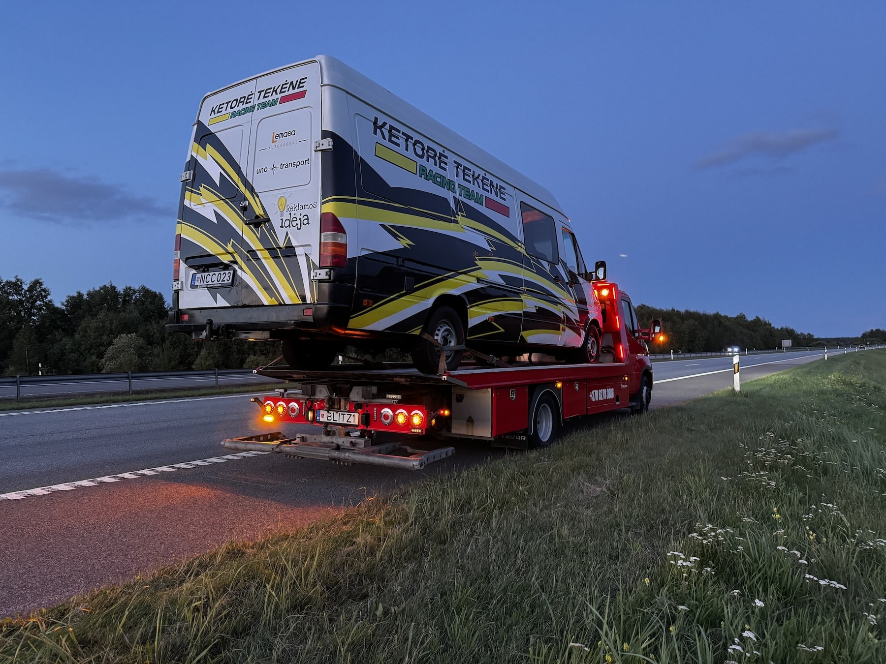 mikroautobuso pervezimas ant tralo